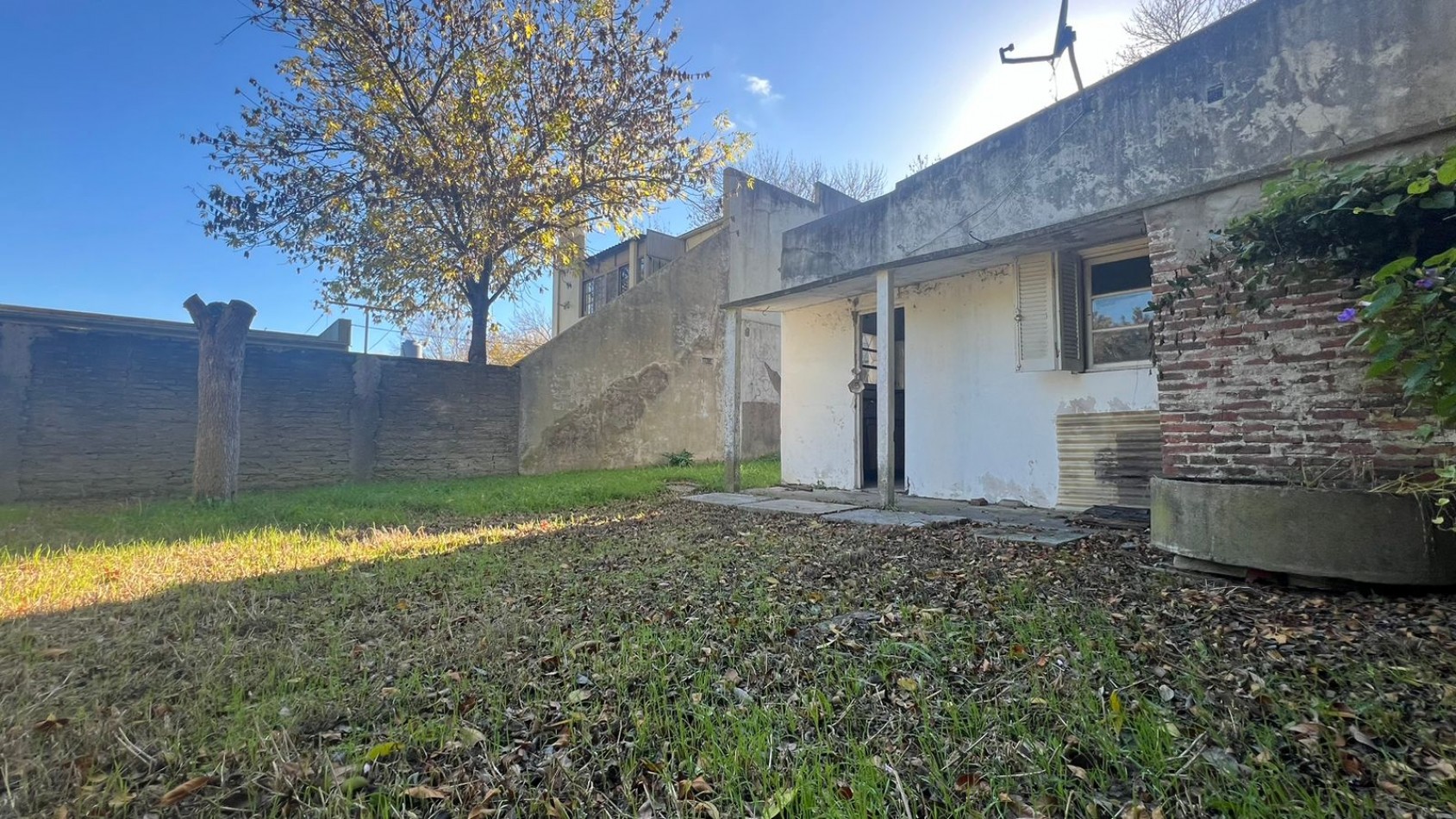 Casa con Local en Veronica K-1184