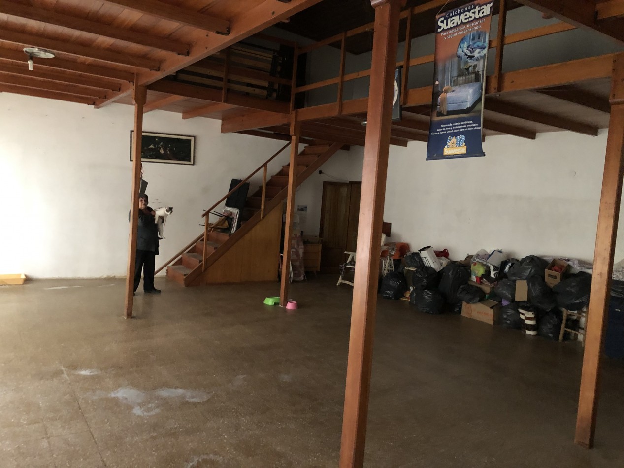 VENTA CASA CON LOCAL en Veronica K-1082