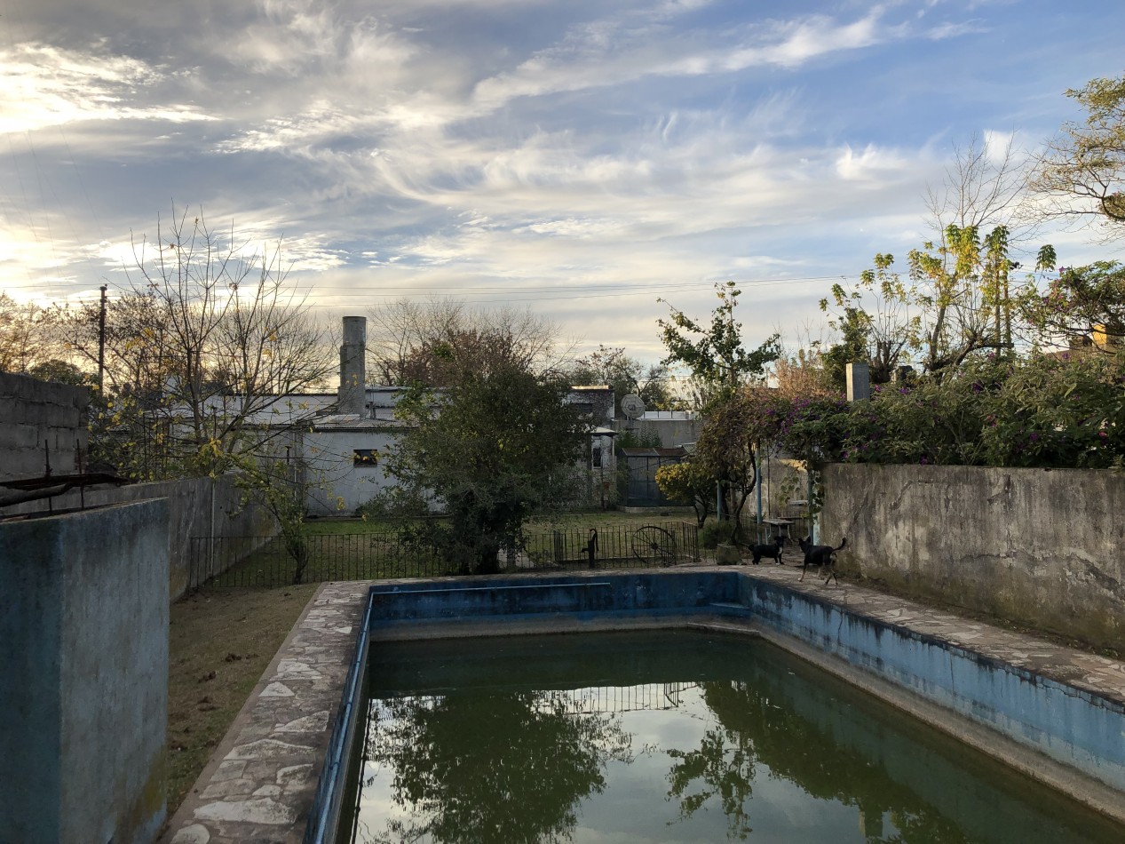 VENTA CASA CON LOCAL en Veronica K-1082