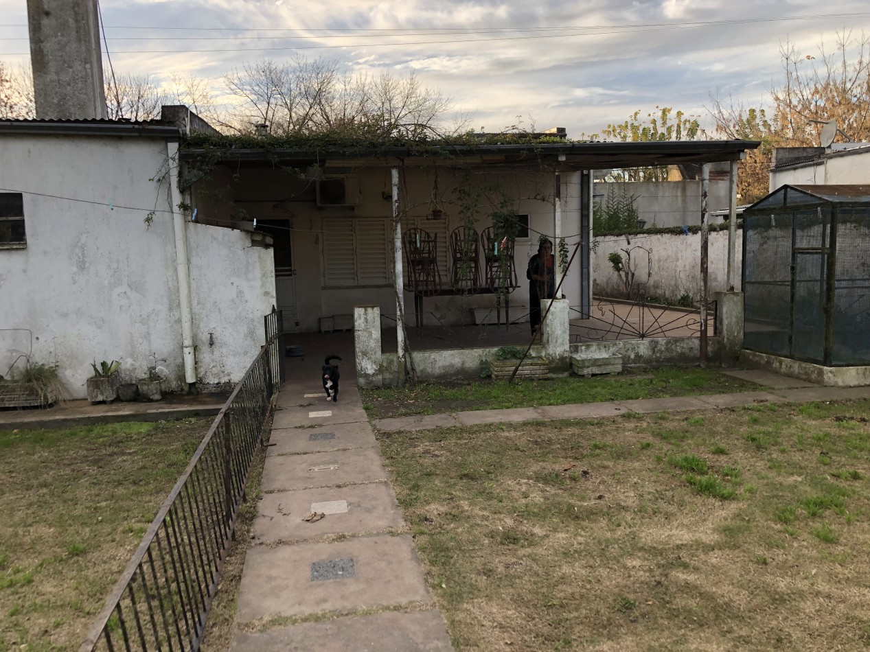 VENTA CASA CON LOCAL en Veronica K-1082