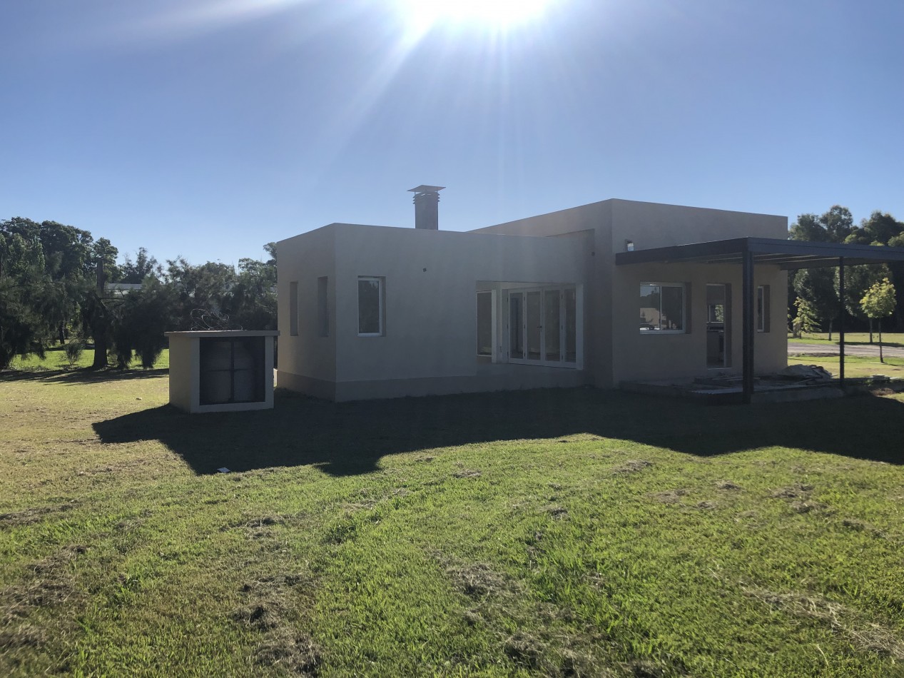 CASA - VENTA - EN BARRIO VERONICA LAWN TENIS K-1075