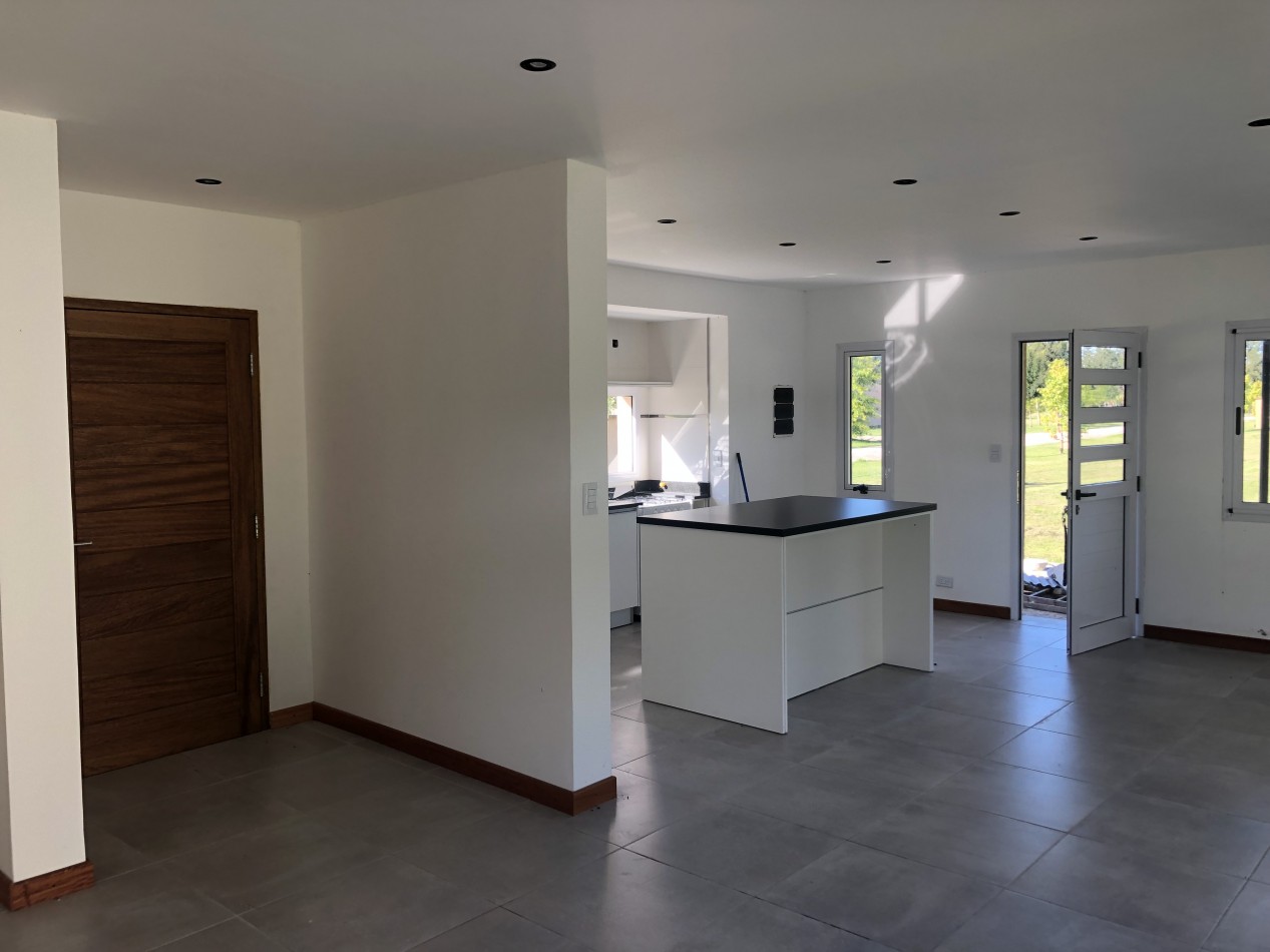 CASA - VENTA - EN BARRIO VERONICA LAWN TENIS K-1075