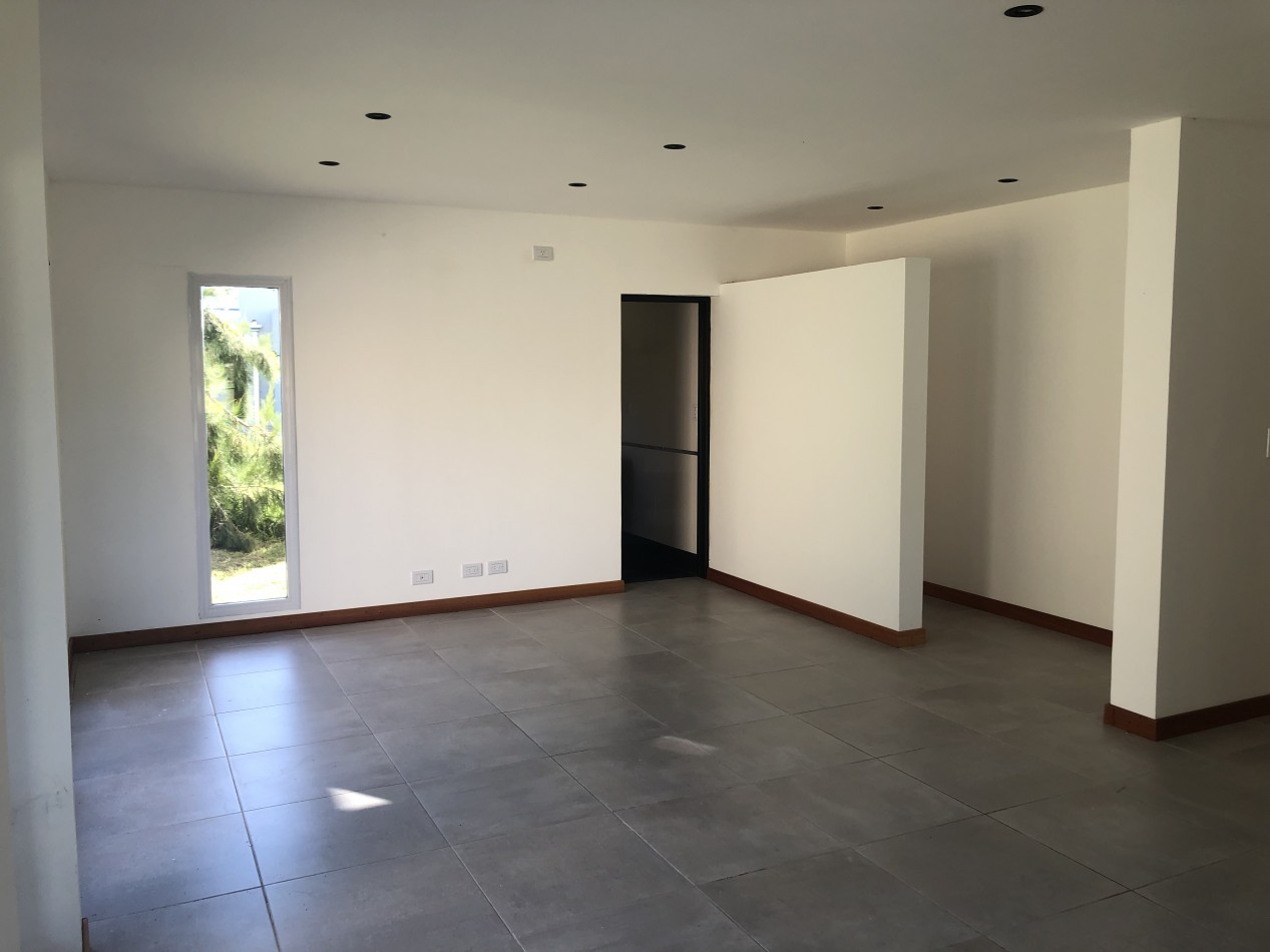 CASA - VENTA - EN BARRIO VERONICA LAWN TENIS K-1075