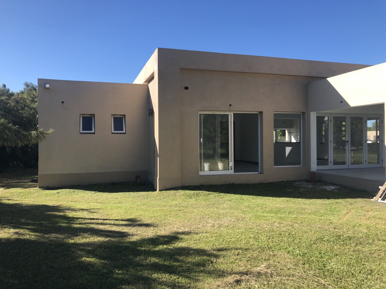 CASA - VENTA - EN BARRIO VERONICA LAWN TENIS K-1075