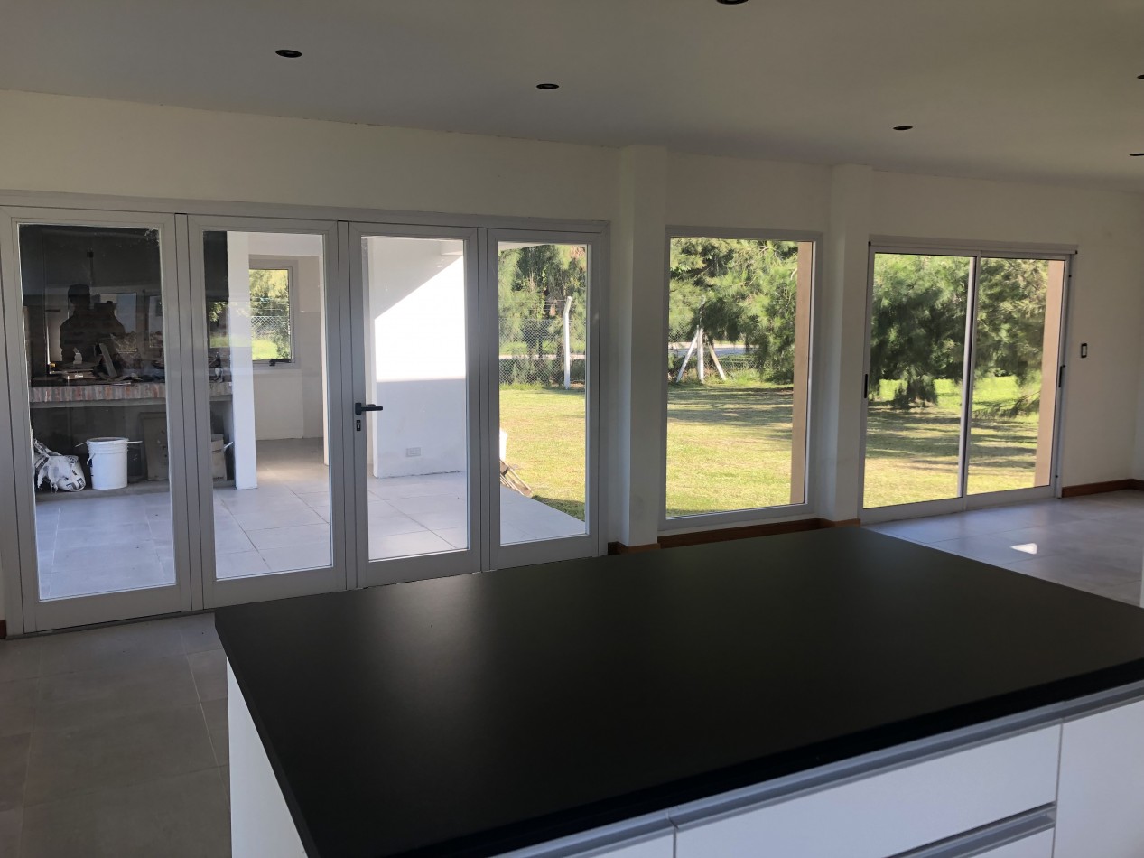 CASA - VENTA - EN BARRIO VERONICA LAWN TENIS K-1075
