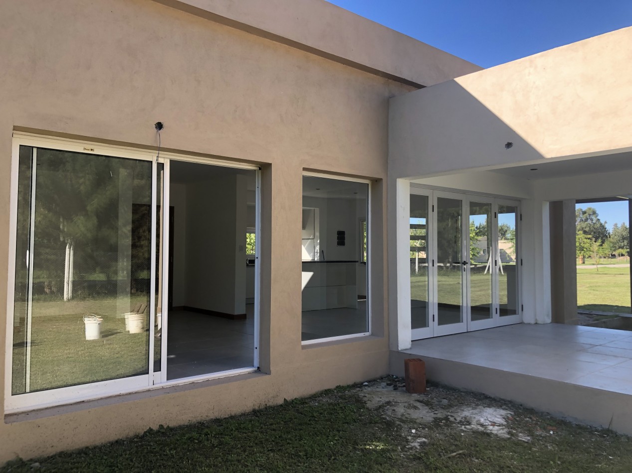 CASA - VENTA - EN BARRIO VERONICA LAWN TENIS K-1075