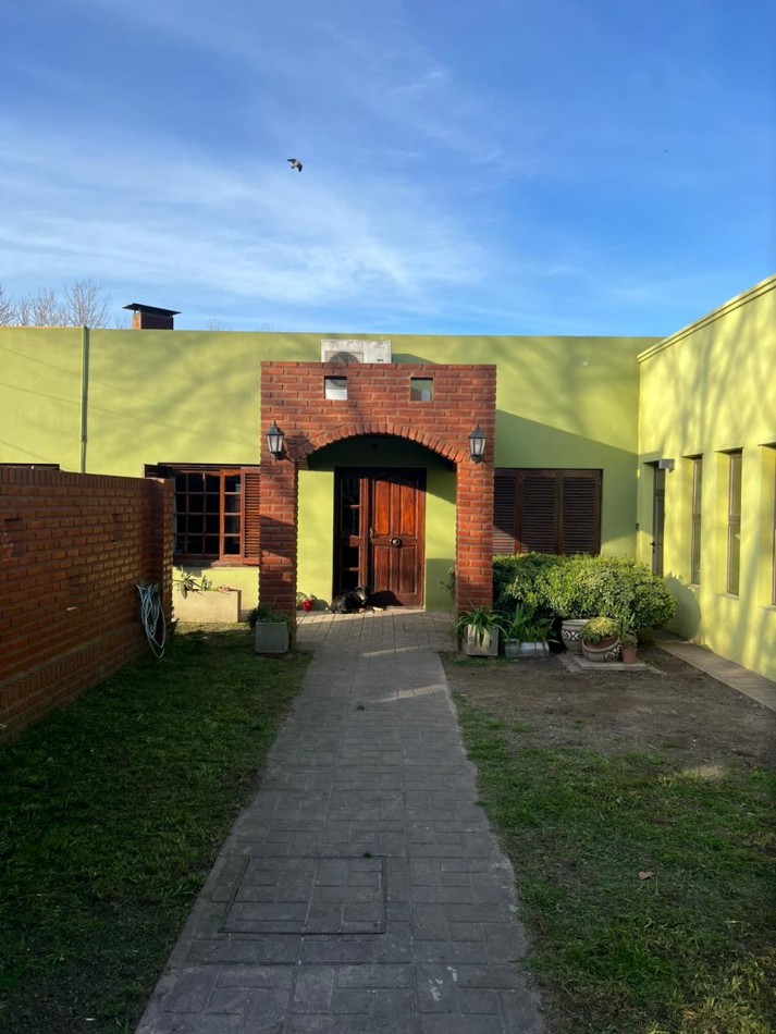 CASA - VENTA - IMPECABLE VERONICA K-1193