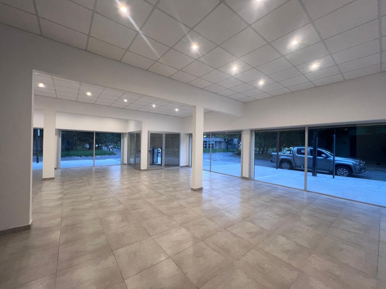 VENTA LOCAL 224m² A ESTRENAR VERONICA 