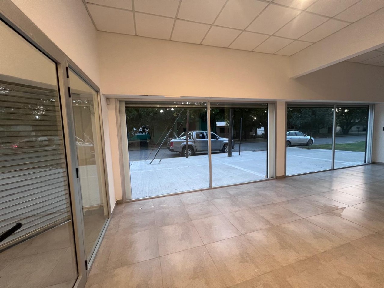 VENTA LOCAL 224m² A ESTRENAR VERONICA 