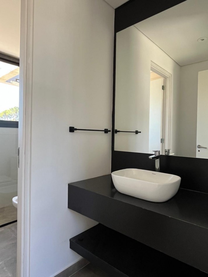 VENTA CASA PINAMAR BARRIO PIONEROS A ESTRENAR