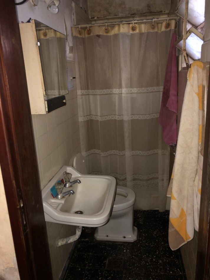 VENTA CASA CON LOCAL en Veronica K-1082
