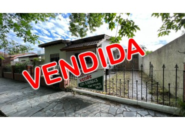 Casa CENTRICA en Veronica 2 Dorm  c/ Cochera K-1168